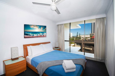 Seacrest Beachfront Apartments Surfers Paradise - Yamba Accommodation 10