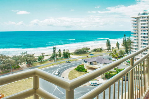 Seacrest Beachfront Apartments Surfers Paradise - Yamba Accommodation 11