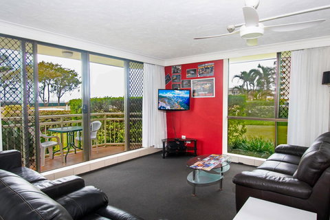 Seacrest Beachfront Apartments Surfers Paradise - Yamba Accommodation 9