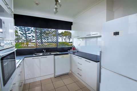 Seacrest Beachfront Apartments Surfers Paradise - Yamba Accommodation 12