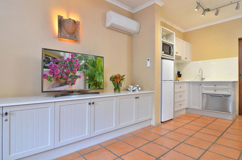 Villa San Michele (Official) - Yamba Accommodation 9