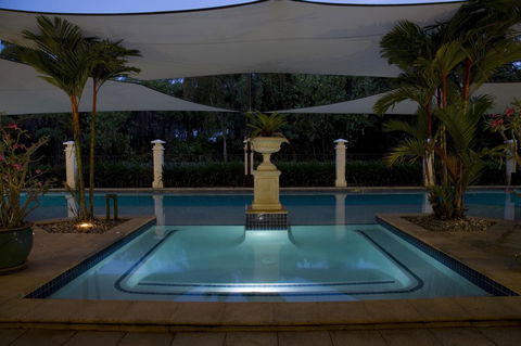 Mandalay Luxury Beachfront Apartments - Yamba Accommodation 4