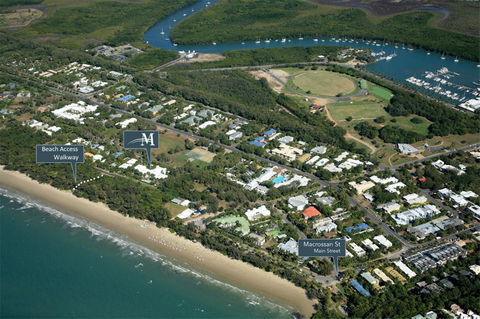 Mandalay Luxury Beachfront Apartments - Yamba Accommodation 13