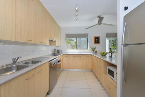 Seascape Holidays - Tropical Reef Apartments - Yamba Accommodation 10