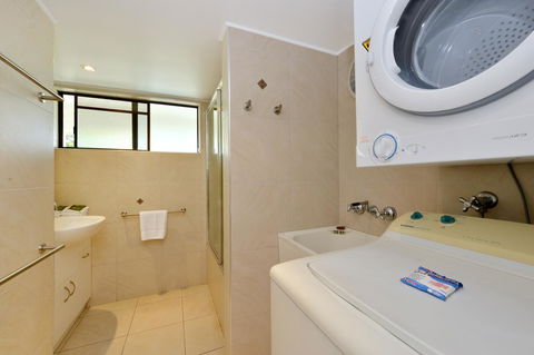 Seascape Holidays - Tropical Reef Apartments - Yamba Accommodation 19