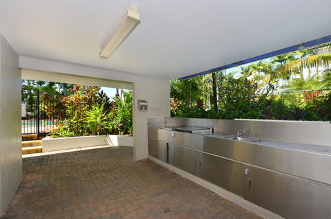 Seascape Holidays - Tropical Reef Apartments - Yamba Accommodation 27