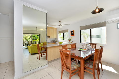 Seascape Holidays - Tropical Reef Apartments - Yamba Accommodation 11