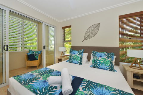 Cayman Villas Port Douglas - Yamba Accommodation 32