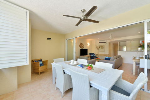 Cayman Villas Port Douglas - Yamba Accommodation 38