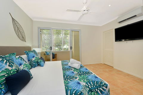Cayman Villas Port Douglas - Yamba Accommodation 31