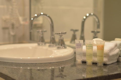Cayman Villas Port Douglas - Yamba Accommodation 13