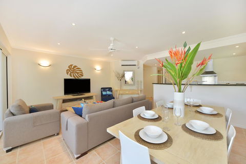 Cayman Villas Port Douglas - Yamba Accommodation 43