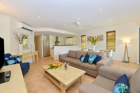 Cayman Villas Port Douglas - Yamba Accommodation 44