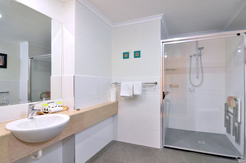 Le Cher Du Monde Adults Only - Yamba Accommodation 9