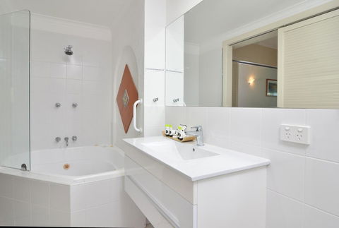 Le Cher Du Monde Adults Only - Yamba Accommodation 19
