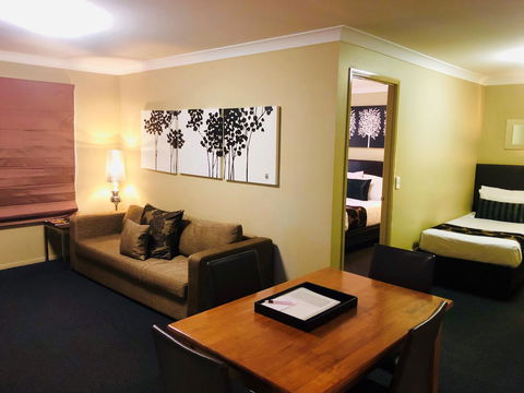 Ambassador On Ruthven - Yamba Accommodation 39