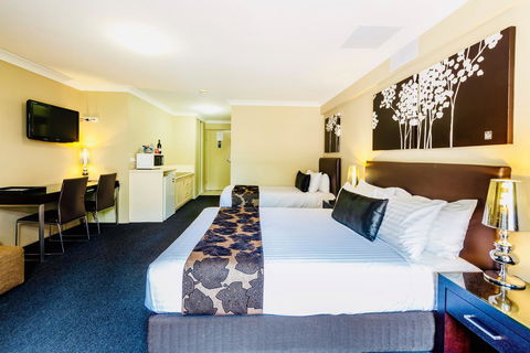 Ambassador On Ruthven - Yamba Accommodation 3