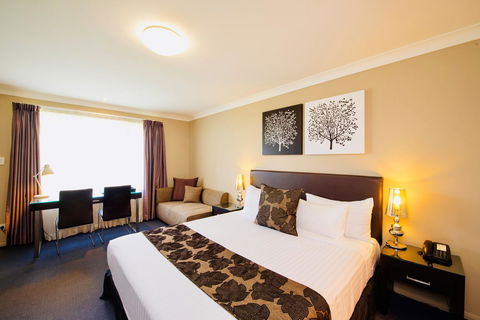 Ambassador On Ruthven - Yamba Accommodation 0