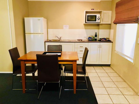 Ambassador On Ruthven - Yamba Accommodation 37
