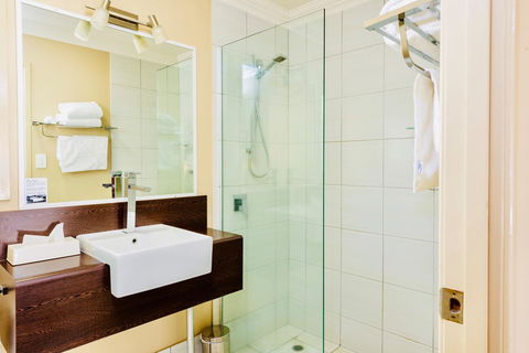 Ambassador On Ruthven - Yamba Accommodation 23