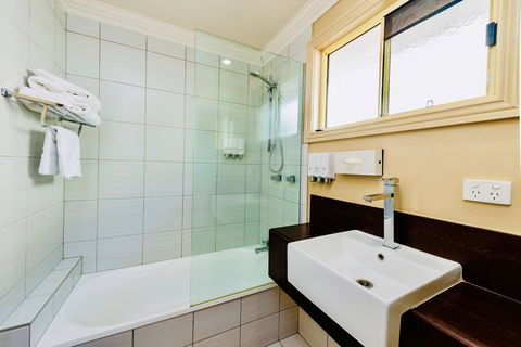 Ambassador On Ruthven - Yamba Accommodation 29