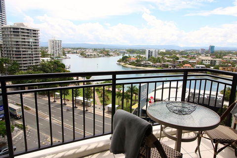 PeepSleep Chevron Towers - Yamba Accommodation 38