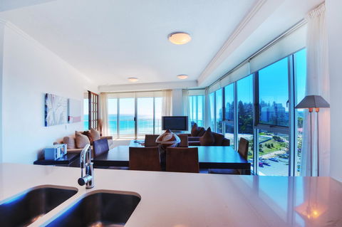 Reflection On The Sea - Yamba Accommodation 6