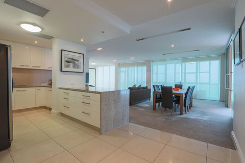 Reflection On The Sea - Yamba Accommodation 13