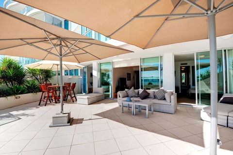 Reflection On The Sea - Yamba Accommodation 28