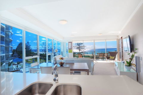 Reflection On The Sea - Yamba Accommodation 2