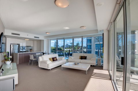 Reflection On The Sea - Yamba Accommodation 5