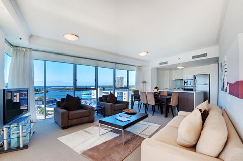Reflection On The Sea - Yamba Accommodation 3