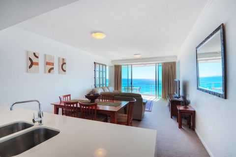 Reflection On The Sea - Yamba Accommodation 8