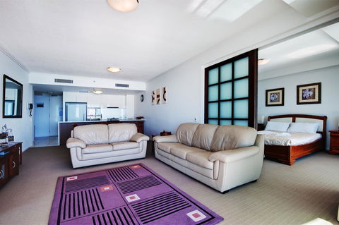 Reflection On The Sea - Yamba Accommodation 10
