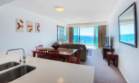 Reflection On The Sea - Yamba Accommodation 33