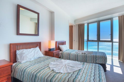 Reflection On The Sea - Yamba Accommodation 7