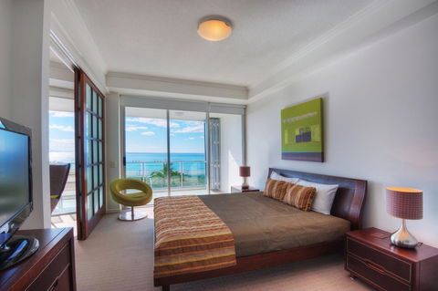 Reflection On The Sea - Yamba Accommodation 4