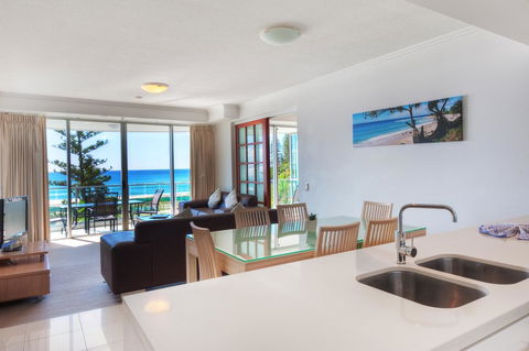 Reflection On The Sea - Yamba Accommodation 43