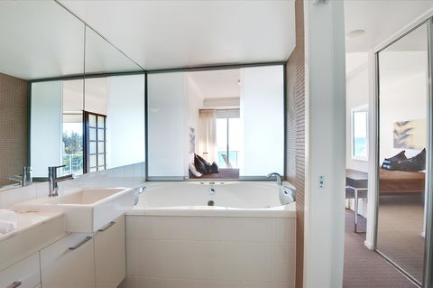 Reflection On The Sea - Yamba Accommodation 1