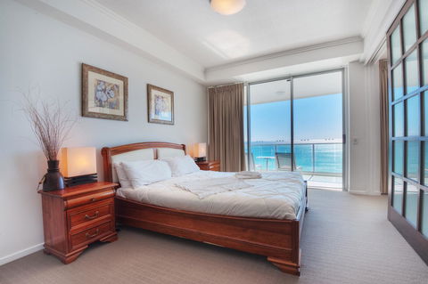 Reflection On The Sea - Yamba Accommodation 9