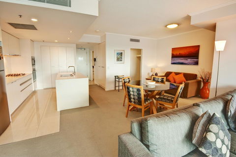 Reflection On The Sea - Yamba Accommodation 16