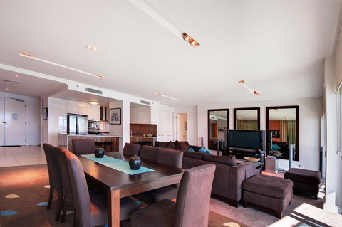 Reflection On The Sea - Yamba Accommodation 14