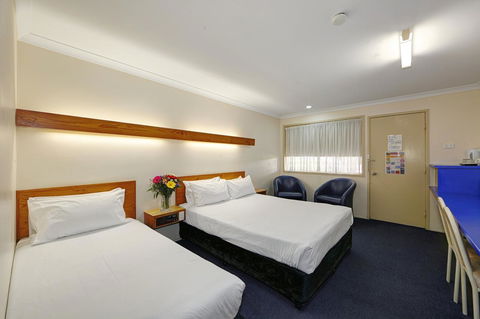 Smart Motels Bert Hinkler - Yamba Accommodation 17
