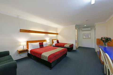 Smart Motels Bert Hinkler - Yamba Accommodation 11