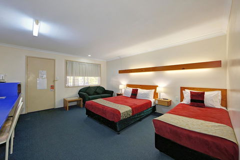 Smart Motels Bert Hinkler - Yamba Accommodation 12