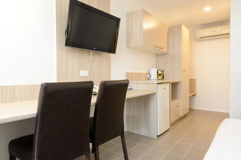 Smart Motels Bert Hinkler - Yamba Accommodation 40