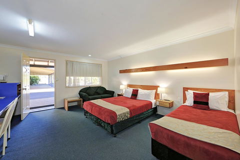 Smart Motels Bert Hinkler - Yamba Accommodation 13