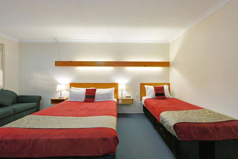 Smart Motels Bert Hinkler - Yamba Accommodation 9