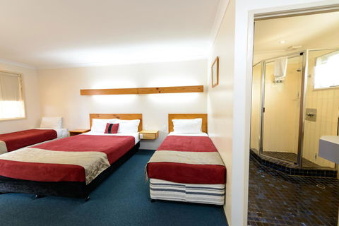 Smart Motels Bert Hinkler - Yamba Accommodation 3