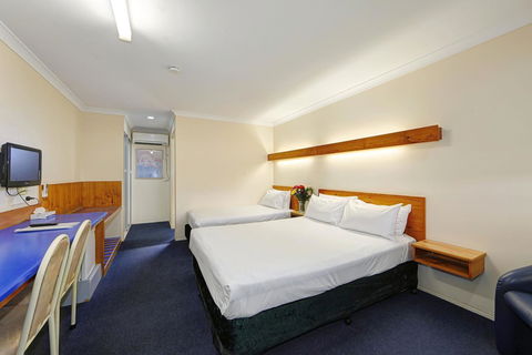Smart Motels Bert Hinkler - Yamba Accommodation 16